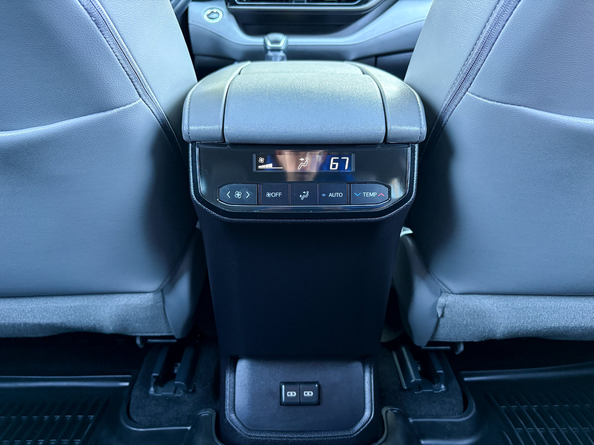 Used 2023 Toyota Highlander XLE FWD image 26