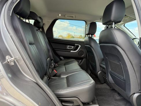 Used 2019 Land Rover Discovery Sport SE image 30