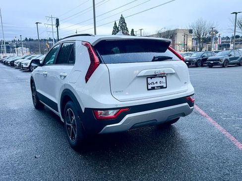 New 2025 Kia Niro EX image 10
