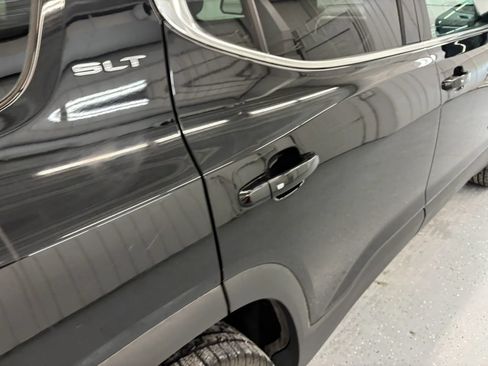 Used 2022 GMC Acadia SLT w/ Preferred Package FWD image 23