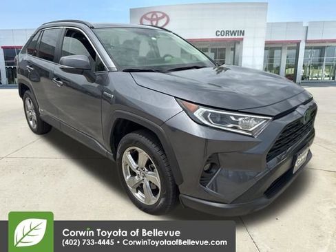 Used 2021 Toyota RAV4 XLE Premium AWD/4WD image 30