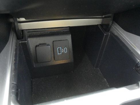 Used 2022 Ford Explorer XLT w/ Equipment Group 202A image 29