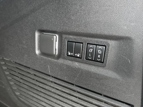 Used 2021 GMC Yukon XL Denali image 31