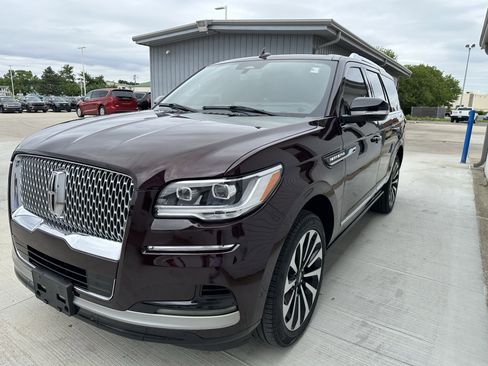 Used 2023 Lincoln Navigator Reserve AWD/4WD image 9