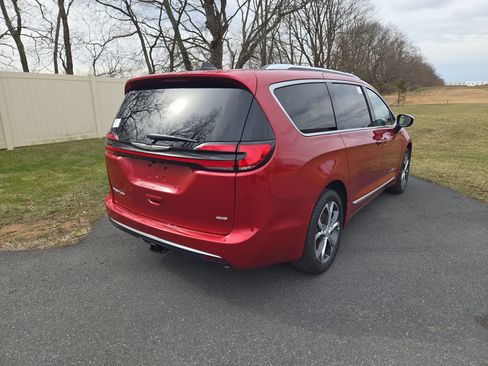 New 2026 Chrysler Pacifica Pinnacle image 3