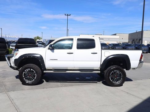 Used 2014 Toyota Tacoma 4x4 Double Cab w/ SR5 Package image 3