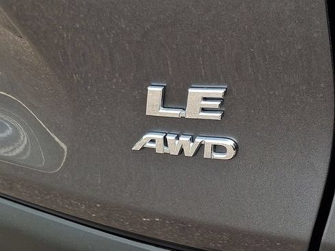 Used 2021 Toyota RAV4 LE AWD/4WD image 29