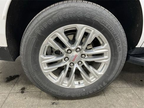 Used 2023 GMC Yukon SLT image 32