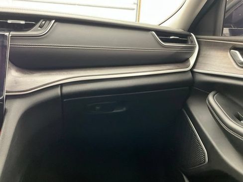 Used 2021 Jeep Grand Cherokee L Limited AWD/4WD image 12