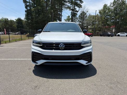 Used 2024 Volkswagen Tiguan SE R-Line FWD image 3