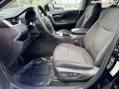 Used 2025 Toyota RAV4 XLE image 29