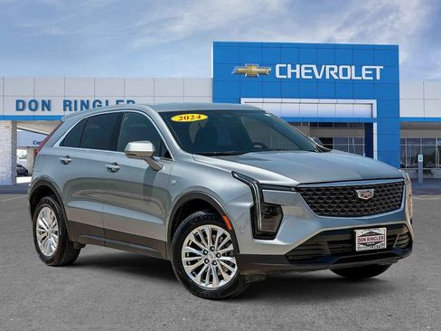 Used 2024 Cadillac XT4 Luxury w/ Cold Weather Package FWD image 1