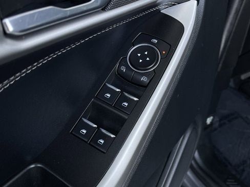 Used 2022 Ford Explorer XLT w/ Equipment Group 202A image 10