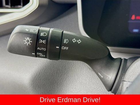 Used 2025 Toyota Tundra Limited AWD/4WD image 15