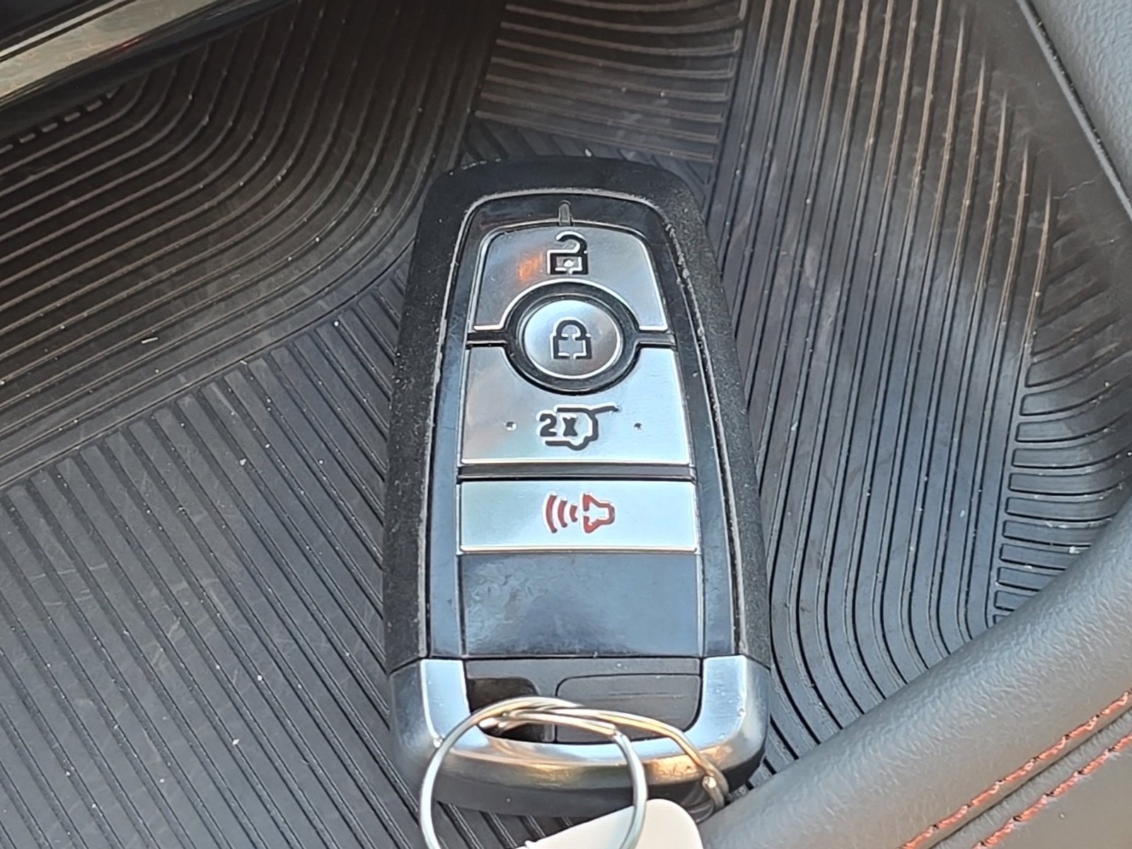 Used 2025 Ford Explorer Active RWD image 6