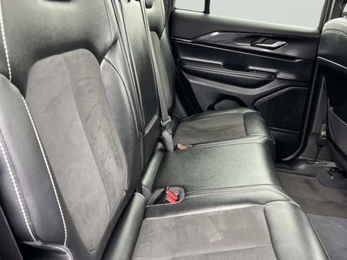 Used 2023 Jeep Grand Cherokee Altitude image 22