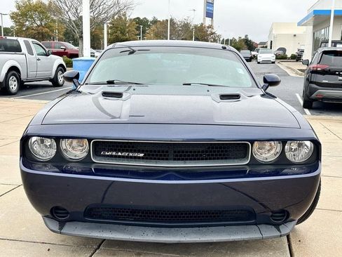 Used 2013 Dodge Challenger SXT image 2