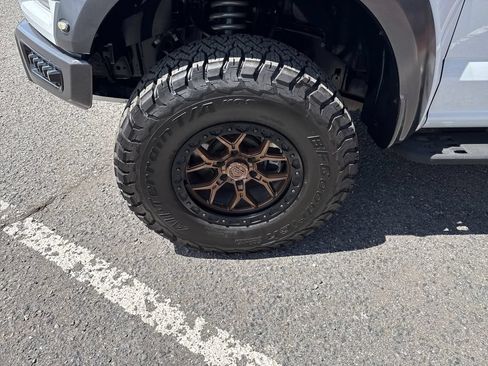 Used 2017 Ford F150 Raptor w/ Equipment Group 802A Luxury AWD/4WD image 37