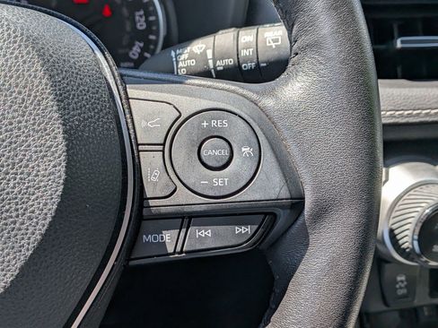 Used 2022 Toyota RAV4 XLE Premium AWD/4WD image 19