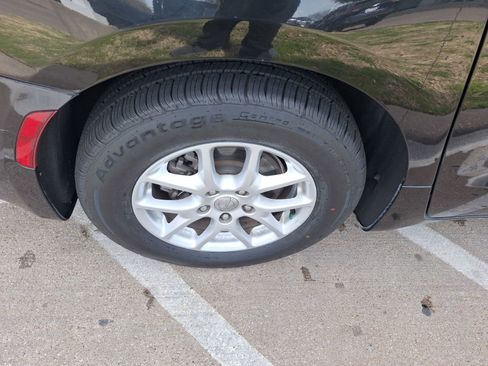 Used 2020 Chrysler Voyager Lxi image 11