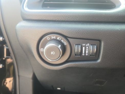 Used 2025 Chrysler Pacifica Pinnacle FWD image 35