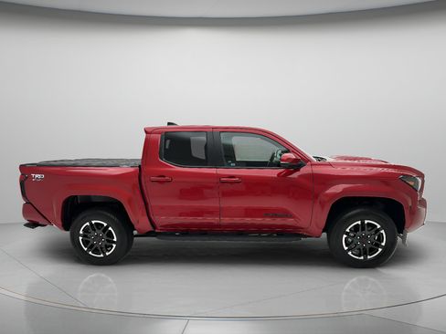 Used 2024 Toyota Tacoma TRD Sport w/ TRD Sport Premium Package AWD/4WD image 4