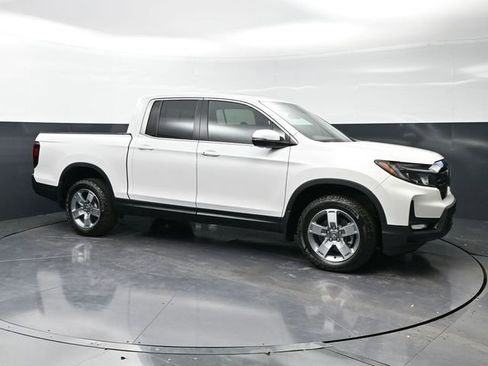 Certified 2025 Honda Ridgeline RTL image 3