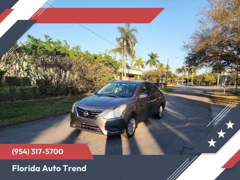 Used 2016 Nissan Versa SV FWD image 1