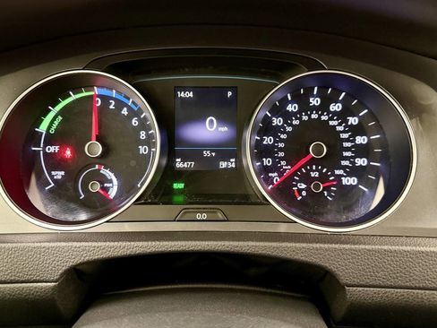 Used 2016 Volkswagen e-Golf SE w/ DC Fast Charging Package image 14