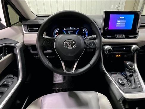 Used 2023 Toyota RAV4 XLE Premium AWD/4WD image 5