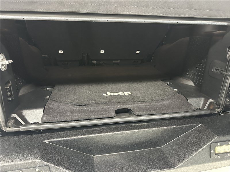 Used 2016 Jeep Wrangler Unlimited Sahara AWD/4WD image 18