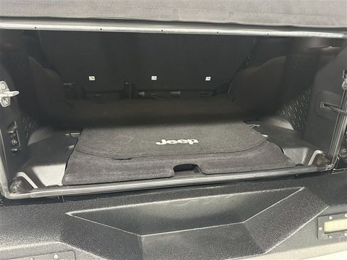 Used 2016 Jeep Wrangler Unlimited Sahara AWD/4WD image 18