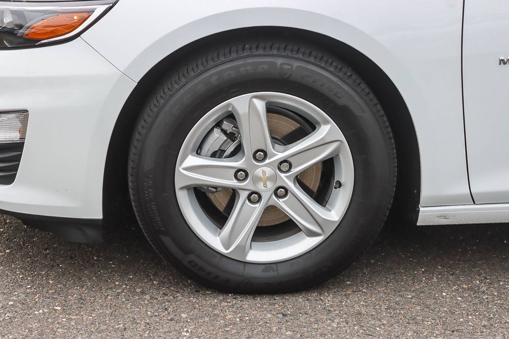 Used 2025 Chevrolet Malibu LS FWD image 9