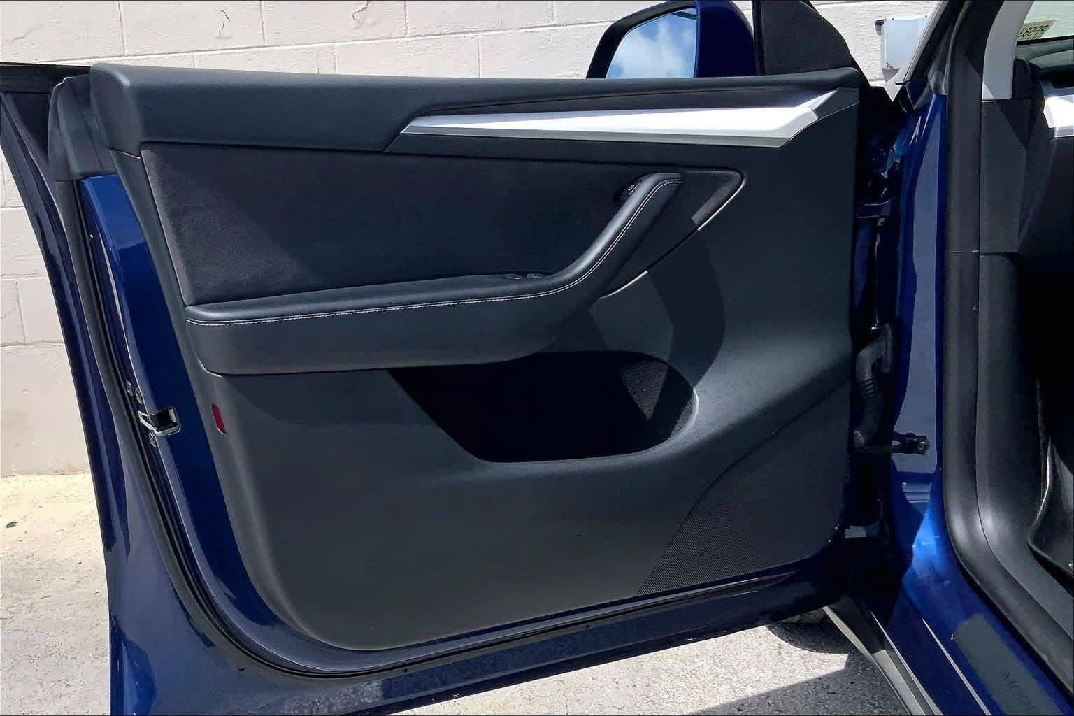 Used 2023 Tesla Model Y Long Range AWD/4WD image 27
