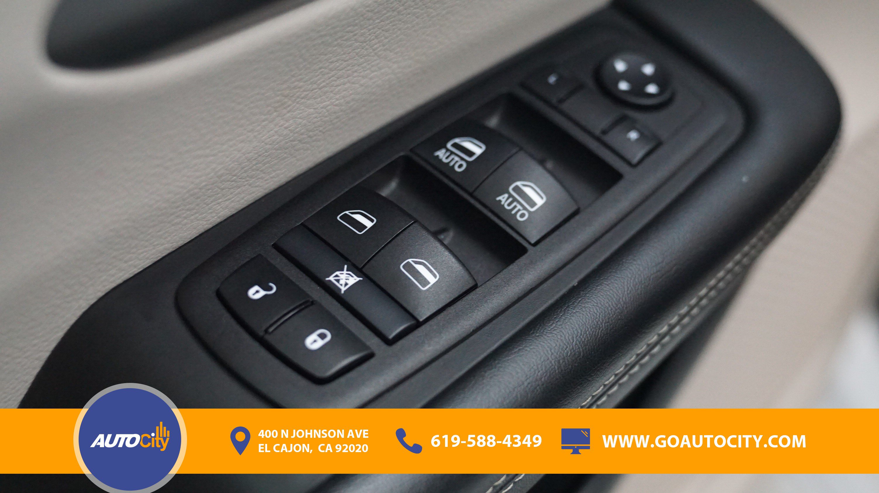 Used 2024 Chrysler Pacifica Touring-L FWD image 18