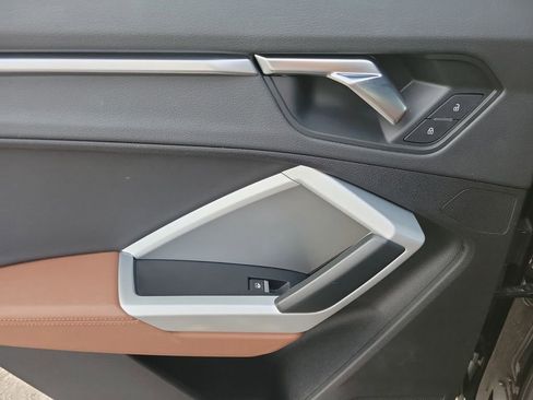 Used 2021 Audi Q3 2.0T Premium w/ Convenience Package image 9