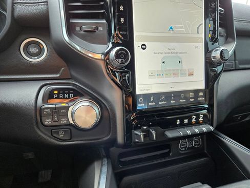 Used 2024 RAM 1500 Laramie AWD/4WD image 27