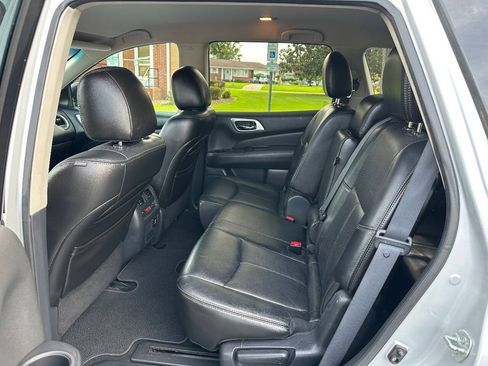 Used 2013 Nissan Pathfinder Platinum AWD/4WD image 13