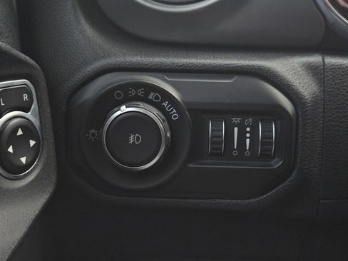 Used 2020 Jeep Wrangler Sport S image 23