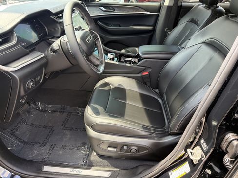 Used 2023 Jeep Grand Cherokee Limited RWD image 10