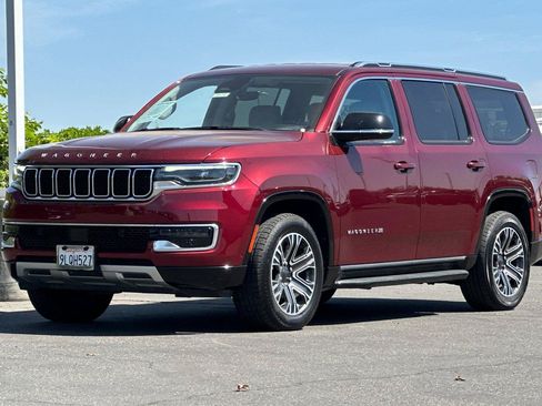 Certified 2024 Jeep Wagoneer Series II AWD/4WD image 8