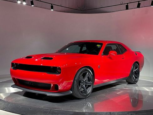 Used 2023 Dodge Challenger SRT Hellcat image 2