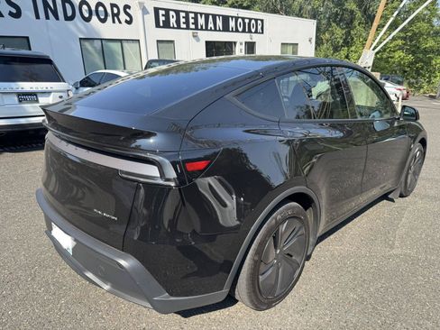 Used 2026 Tesla Model Y AWD image 3