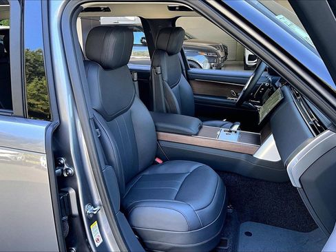 New 2026 Land Rover Range Rover Long Wheelbase SE image 8