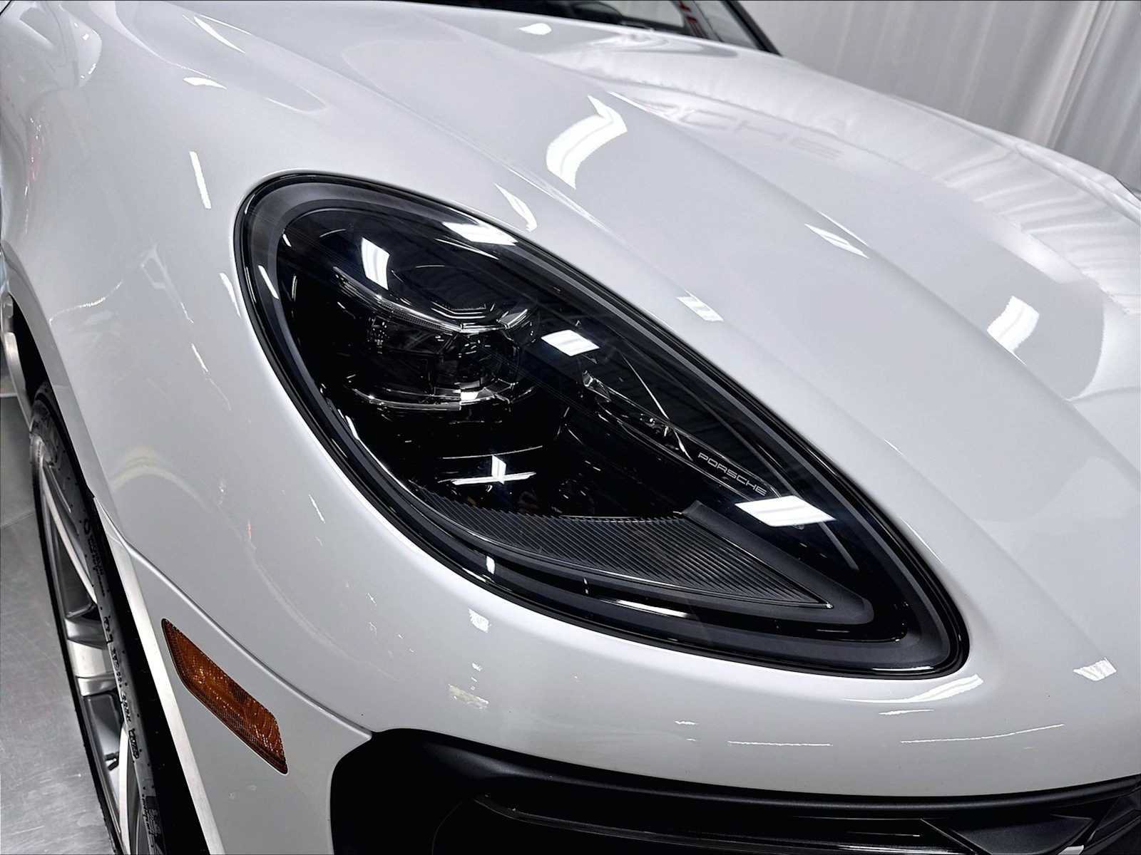 Used 2026 Porsche Macan AWD/4WD image 15