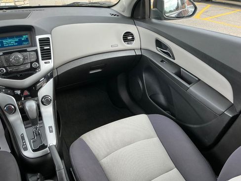 Used 2014 Chevrolet Cruze LS FWD image 17