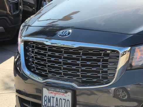 Used 2019 Kia Sedona LX image 9