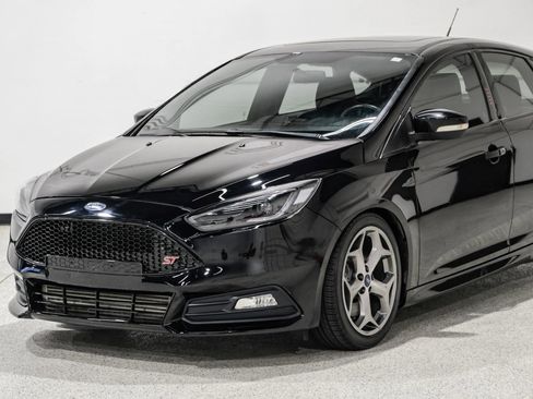 Used 2016 Ford Focus ST w/ Equipment Group 402A image 10