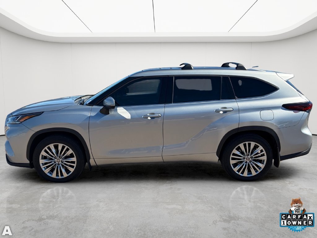 Used 2025 Toyota Highlander Platinum AWD/4WD image 3