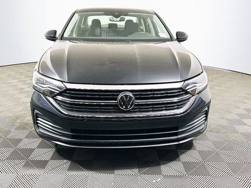 Used 2024 Volkswagen Jetta SE image 3